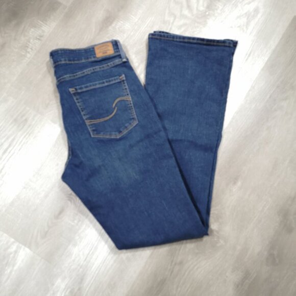 Signature Levi Strauss Gold Ladies Totally Shaping Bootcut Medium Wash Jeans - Picture 9 of 12